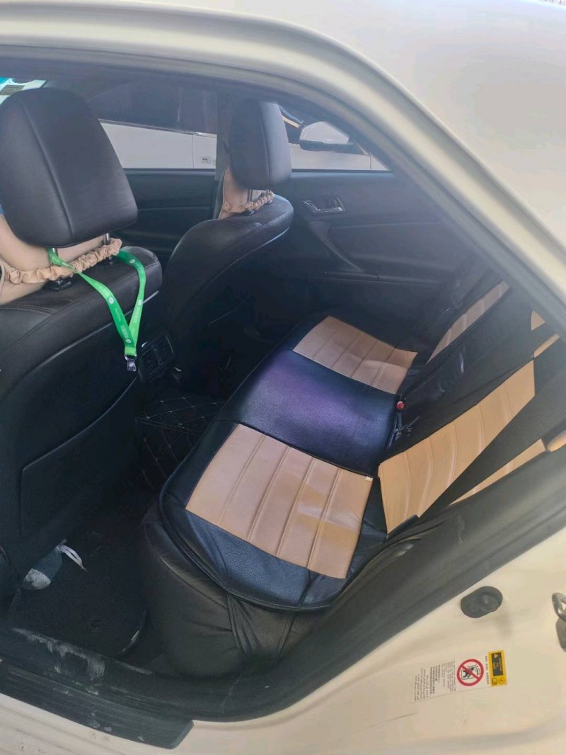 保定13年丰田锐志6