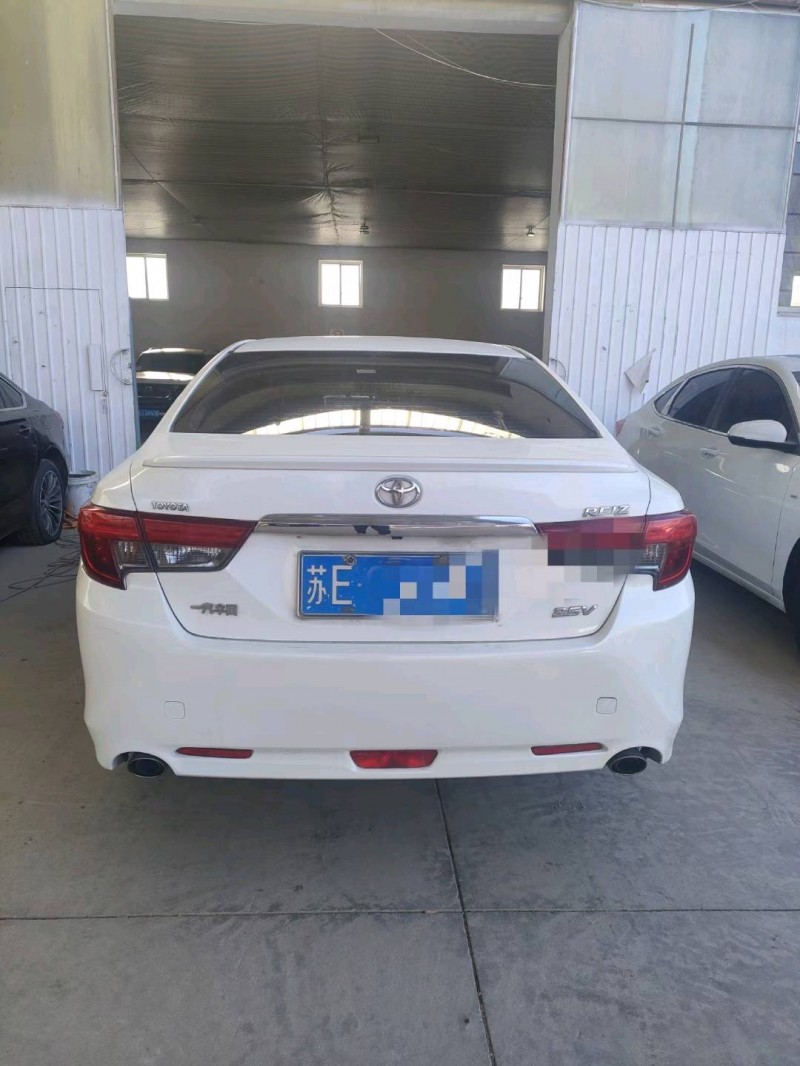 保定13年丰田锐志9