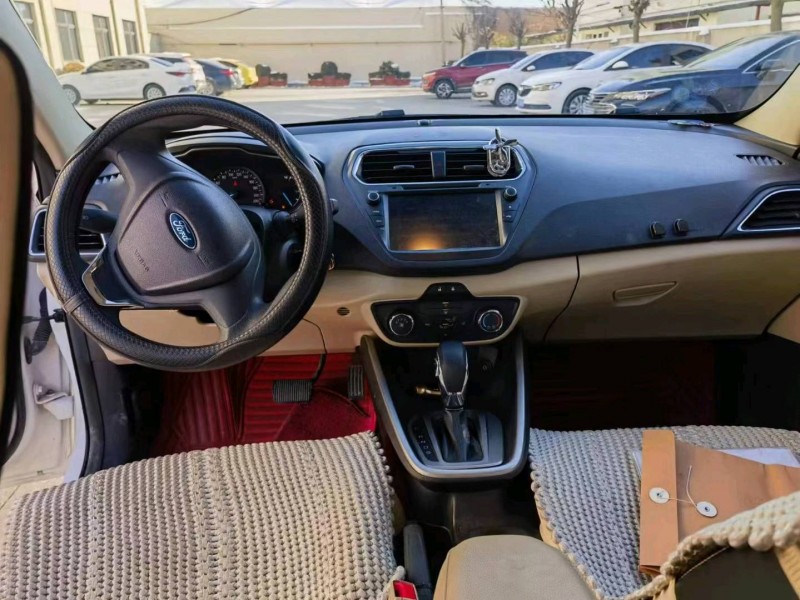 保定17年福特福睿斯5