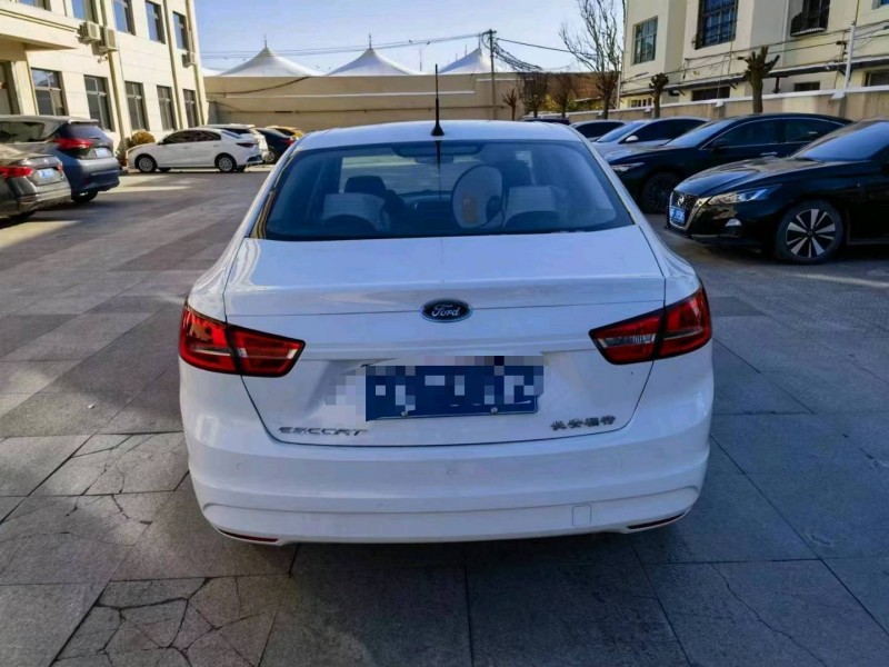 保定17年福特福睿斯9