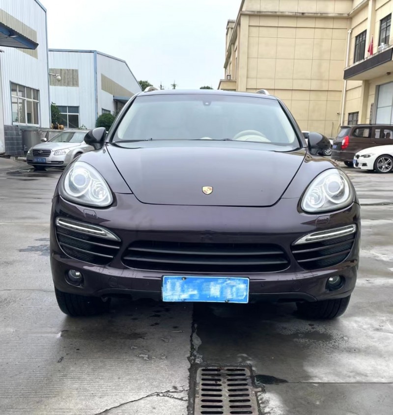 武汉12年保时捷卡宴1