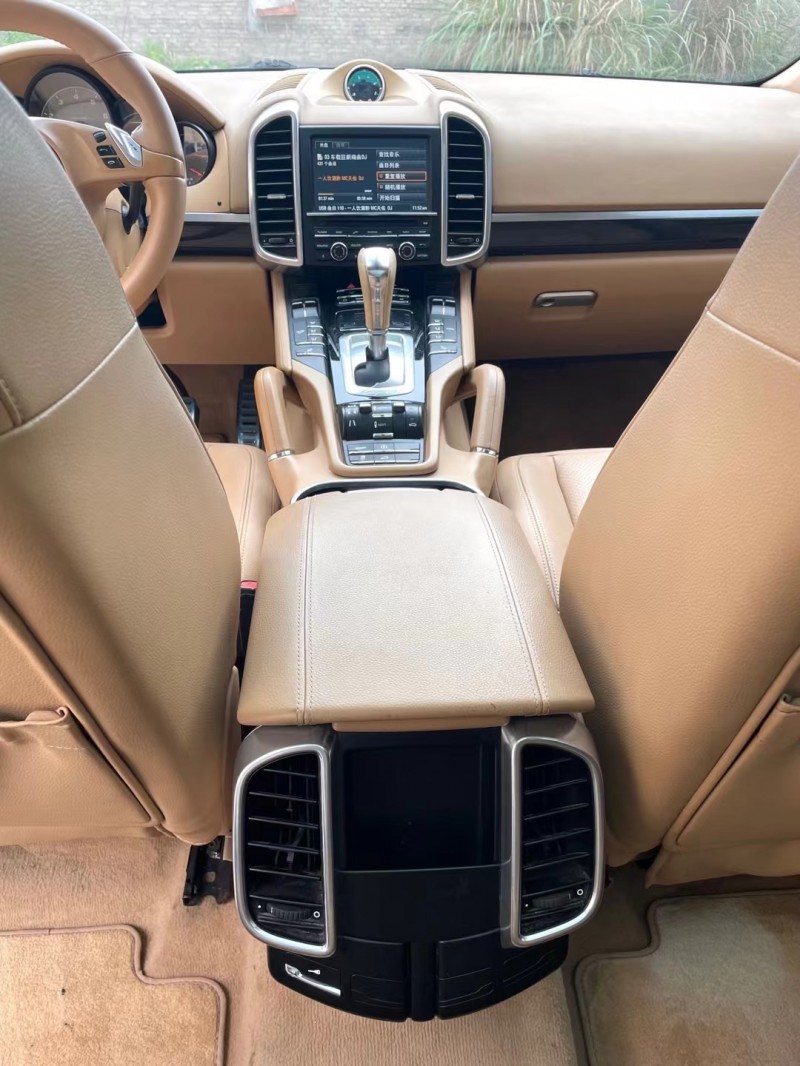 武汉12年保时捷卡宴7