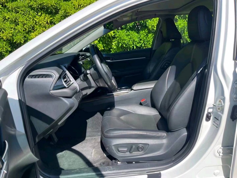 济南19年丰田凯美瑞5