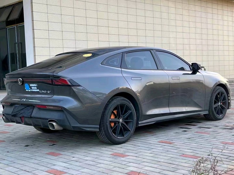 衡陽23年長安汽車UNI-V5