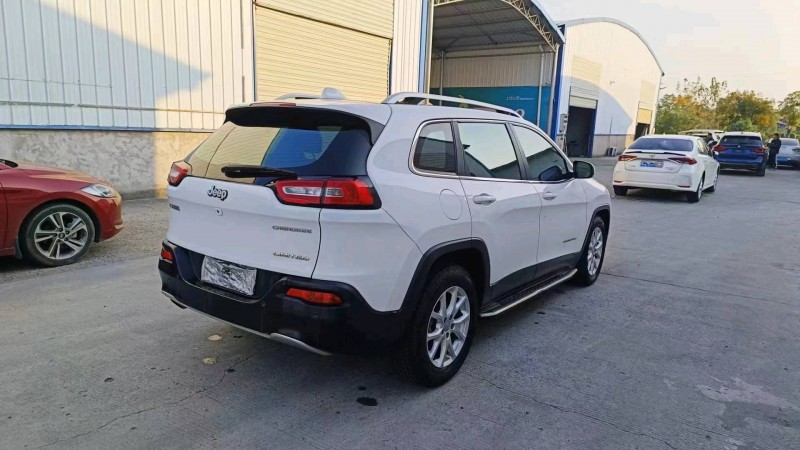 枣庄18年Jeep自由光7