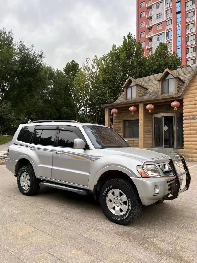 邢台13年三菱帕杰罗4