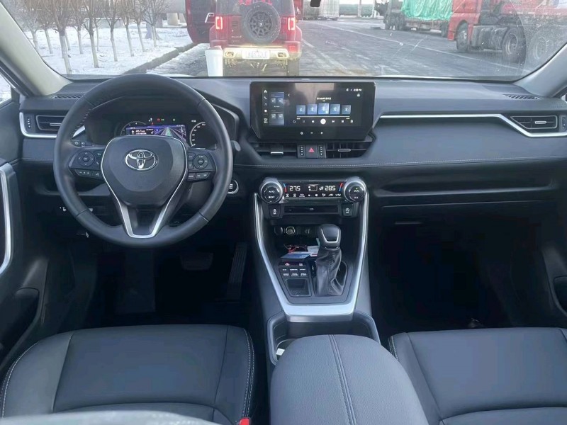 保定23年丰田威兰达4