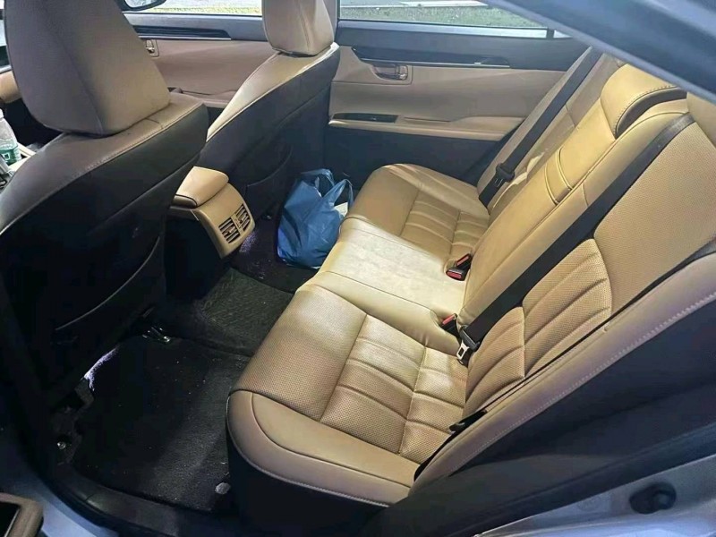 岳陽18年雷克薩斯ES5