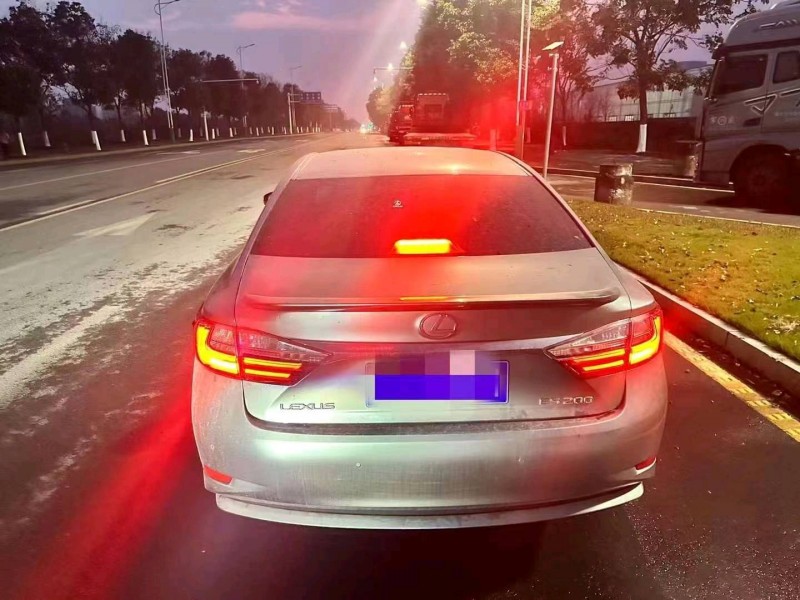 岳陽18年雷克薩斯ES7