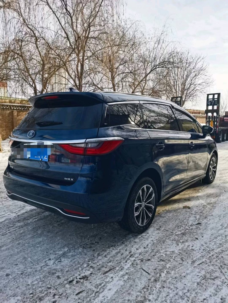 保定19年比亚迪宋MAX6