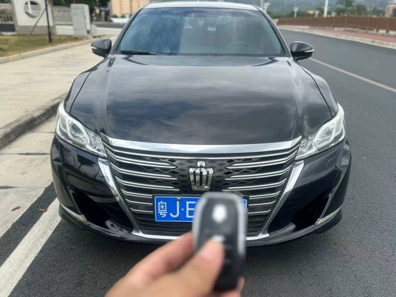 广州16年丰田皇冠1
