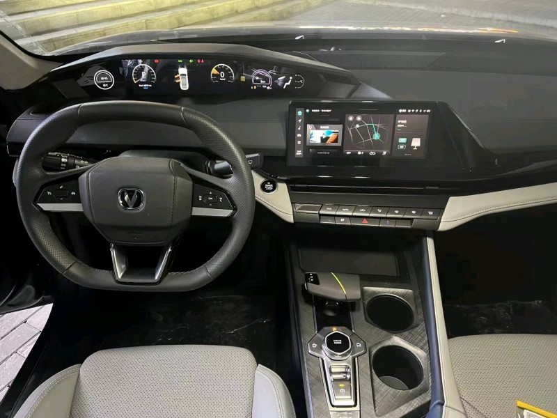 重庆23年长安汽车UNI-V4