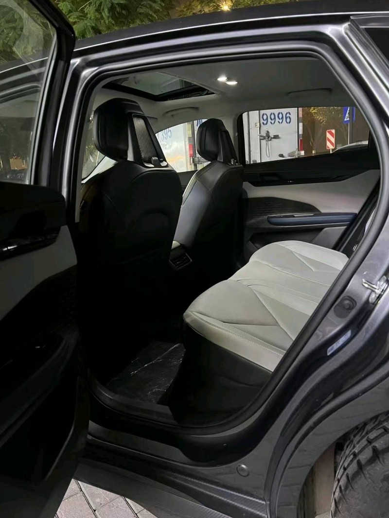 重庆23年长安汽车UNI-V6