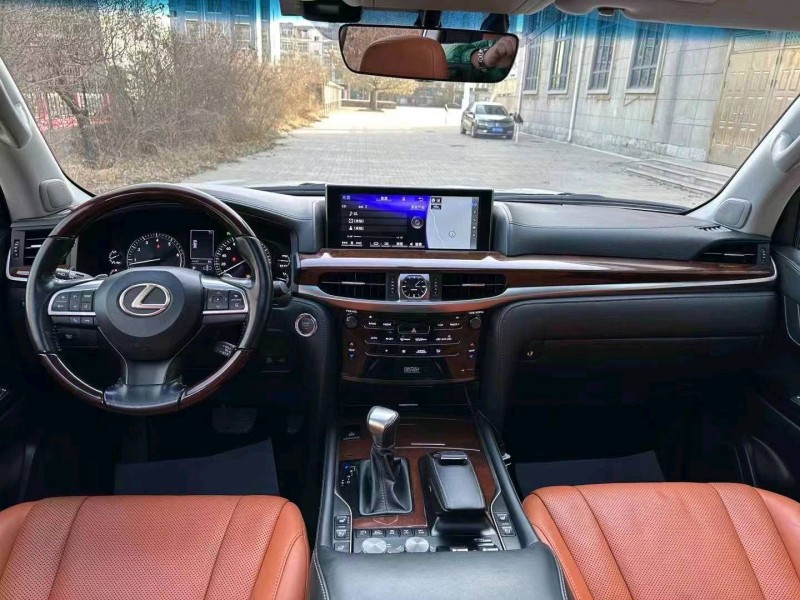 枣庄17年雷克萨斯LX8