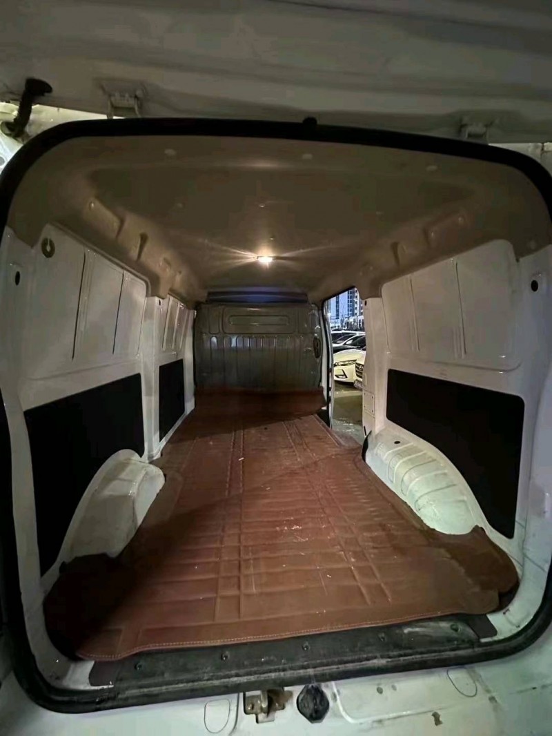 东营23年长安汽车睿行8