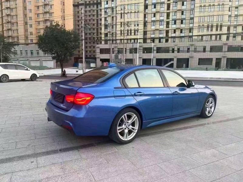济宁17年宝马3系8