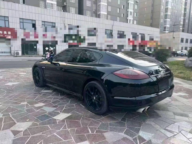 济宁11年保时捷帕拉梅拉8