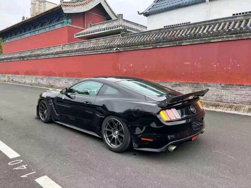 济宁16年福特野马8