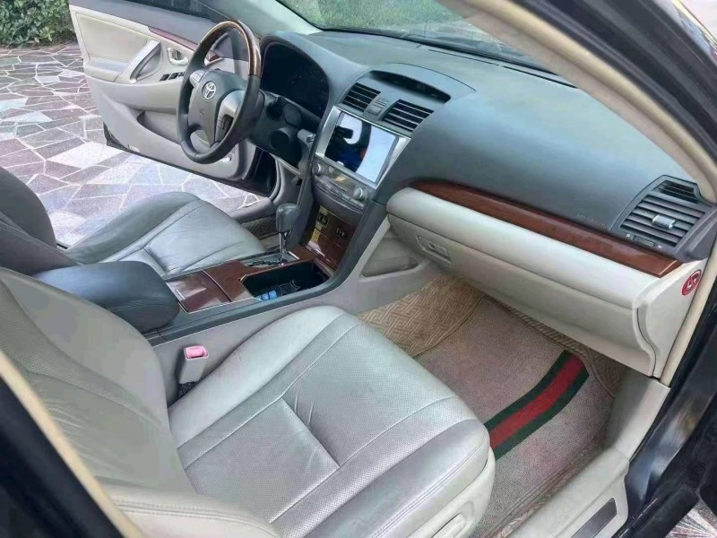 济宁15年丰田凯美瑞5