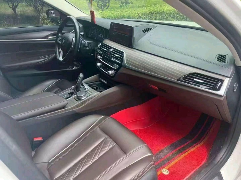 济宁19年宝马5系6