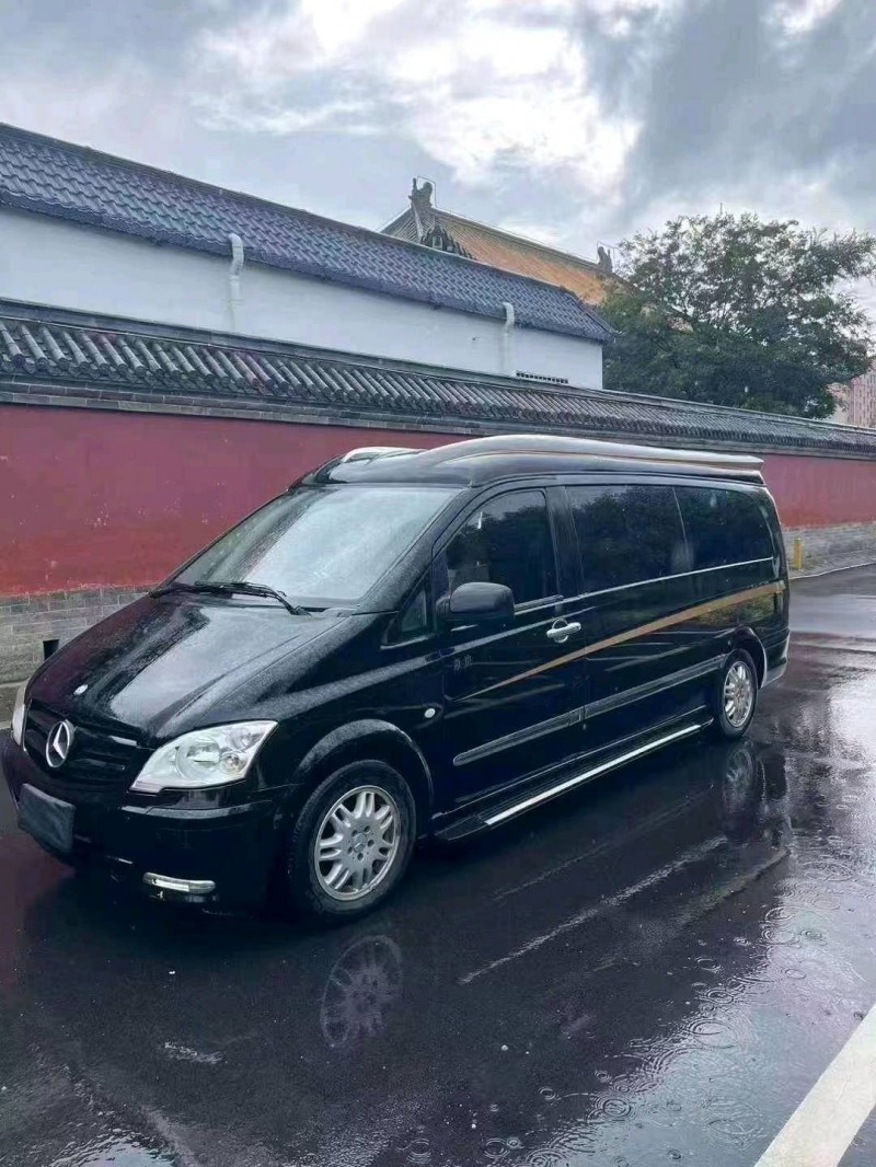 济宁13年奔驰威霆2