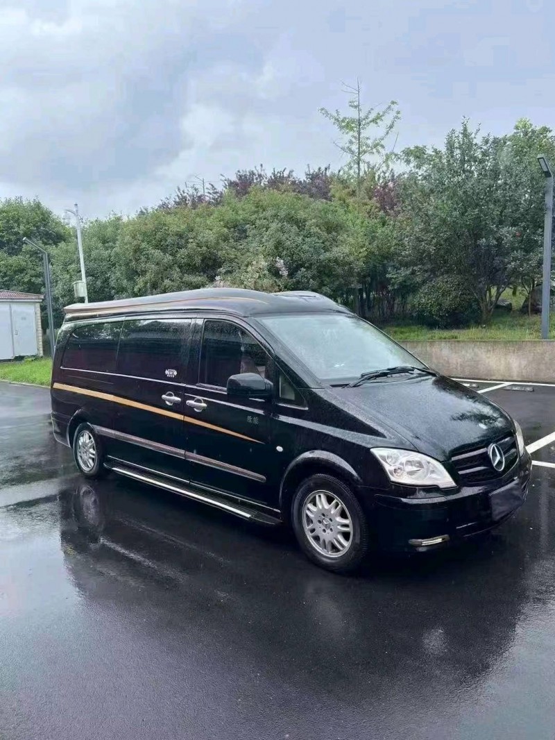 济宁13年奔驰威霆3