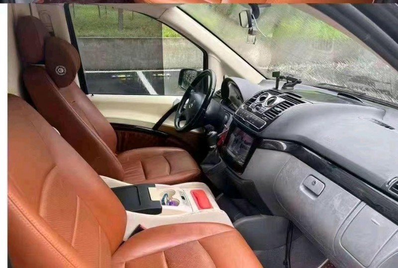 济宁13年奔驰威霆5