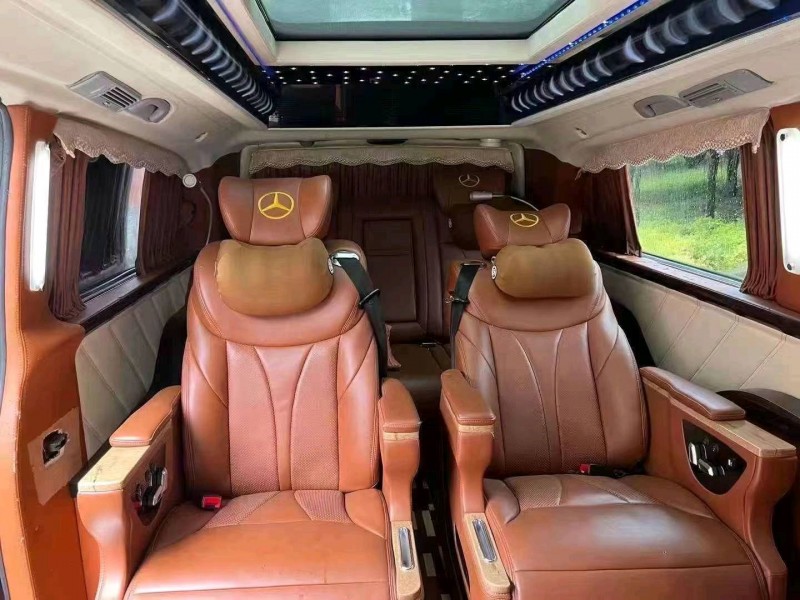 济宁13年奔驰威霆6