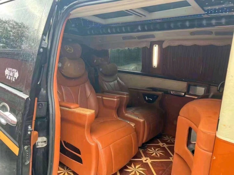 济宁13年奔驰威霆8