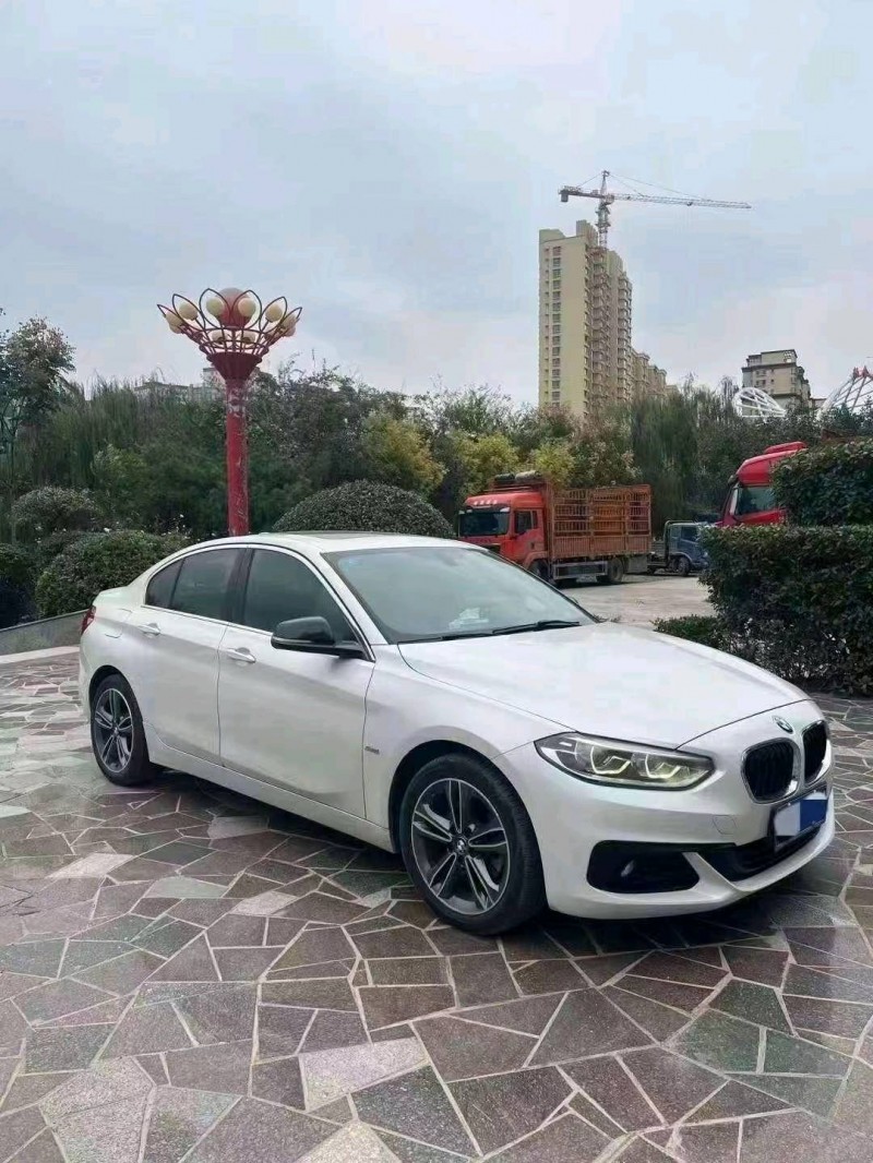 济宁17年宝马1系3