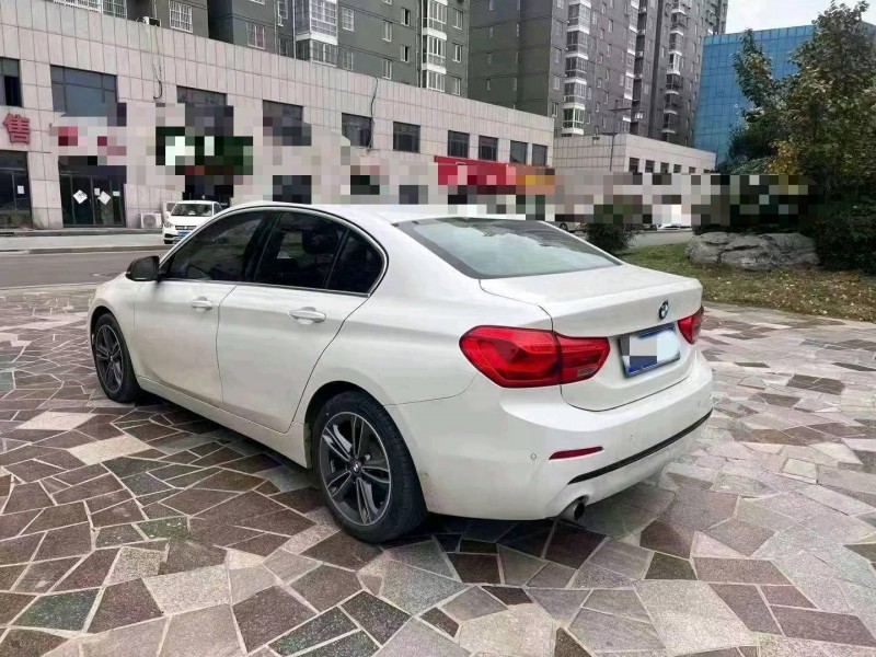 济宁17年宝马1系8