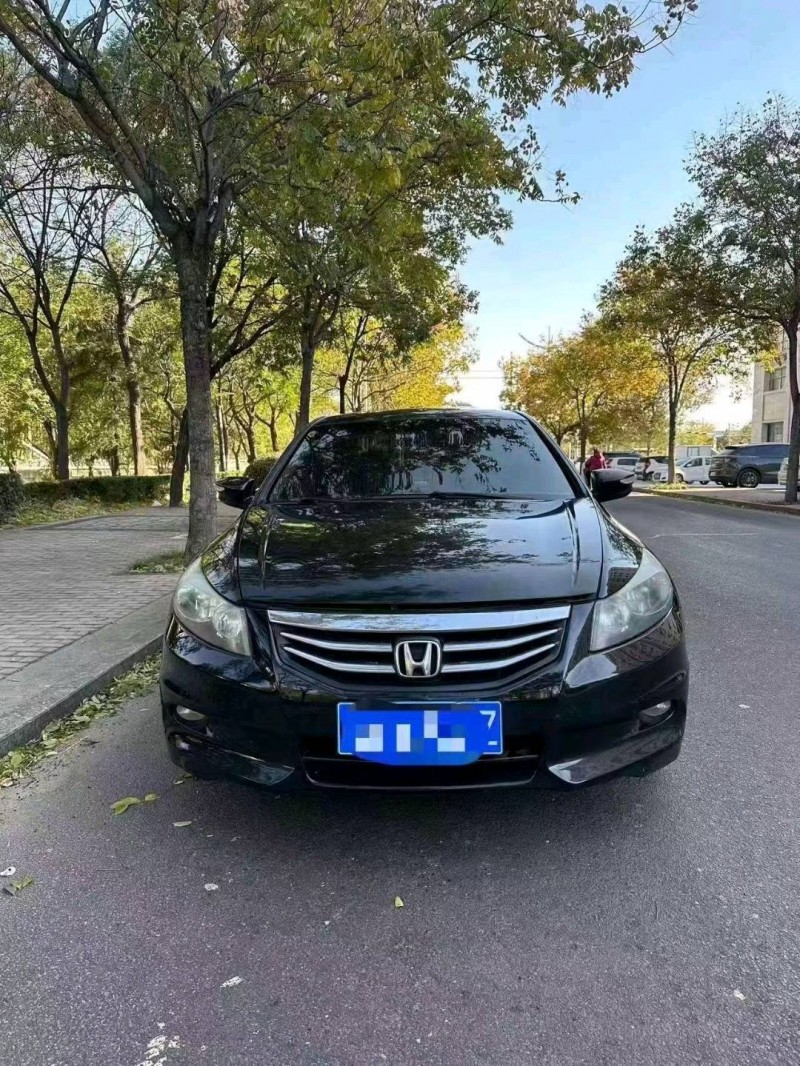 济宁11年本田雅阁1