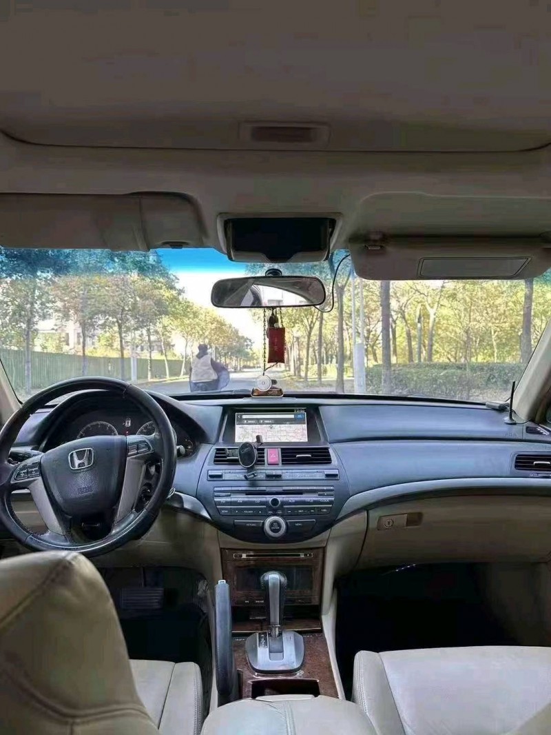 济宁11年本田雅阁5