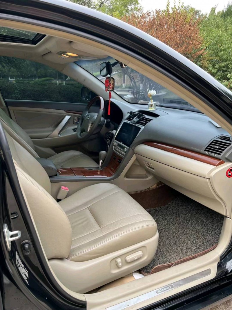 邢台13年丰田凯美瑞7