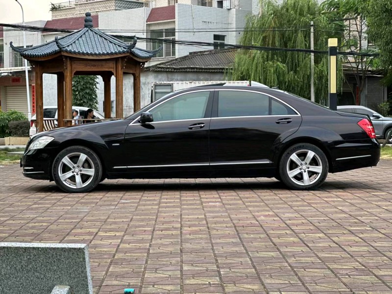 广州12年奔驰S8