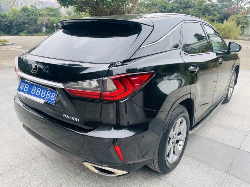 广州18年雷克萨斯RX8