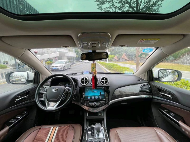 广州17年比亚迪唐7