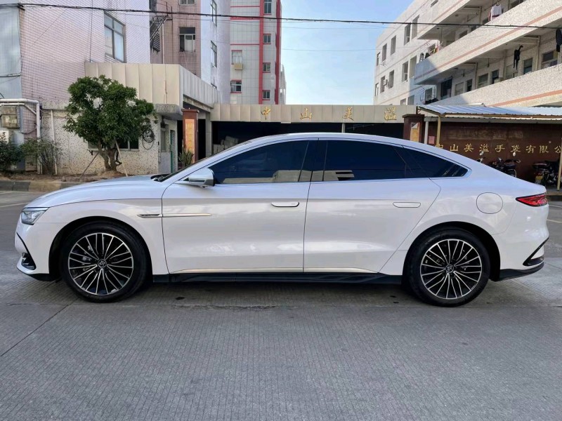 中山23年比亚迪汉3