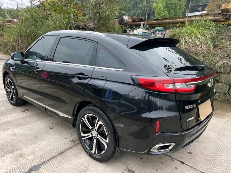 重庆17年本田URV4