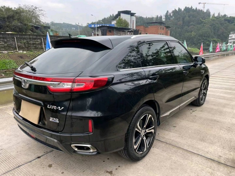 重庆17年本田URV5