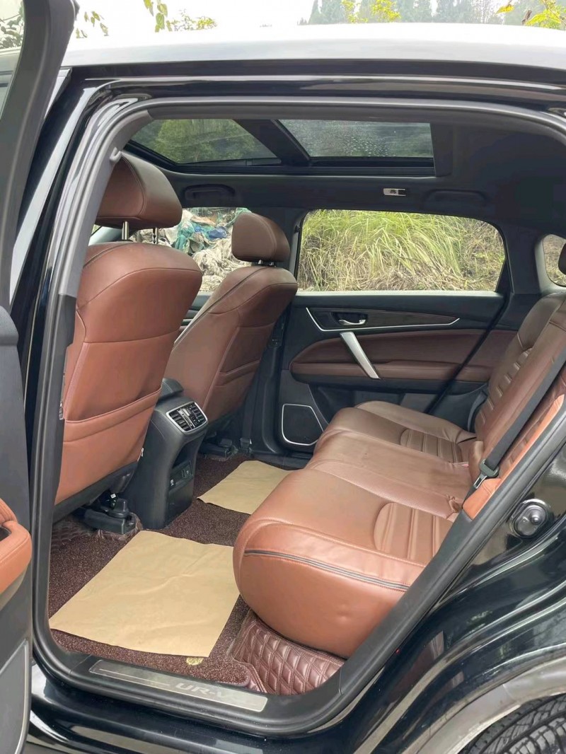 重庆17年本田URV8