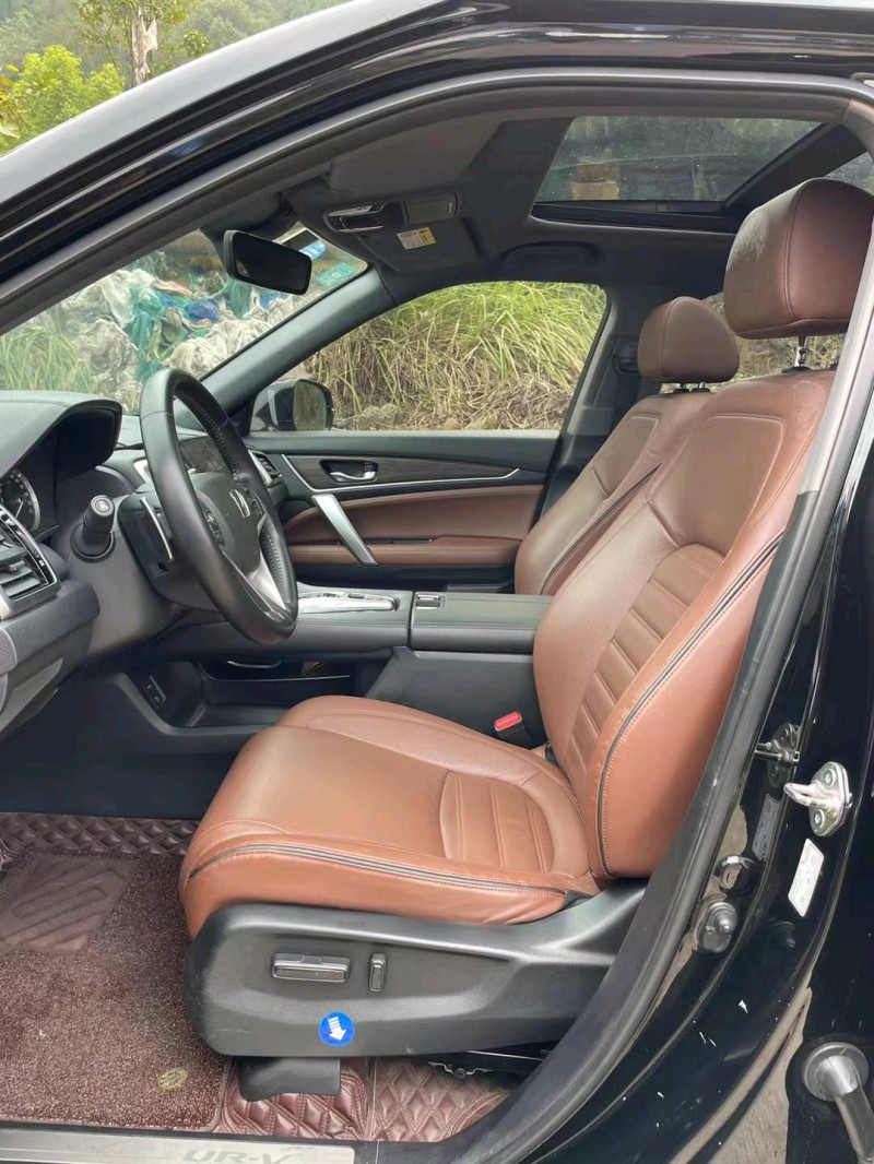 重庆17年本田URV9