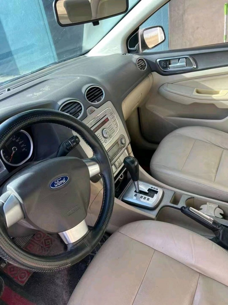 青岛14年福特福克斯4