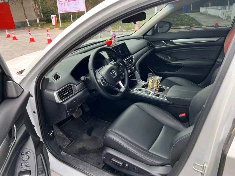 重庆23年本田雅阁3