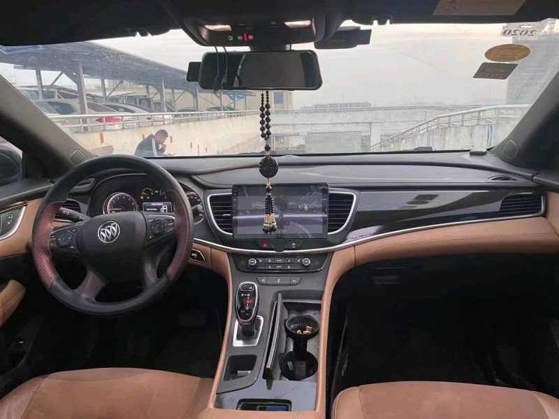 枣庄18年别克君越8