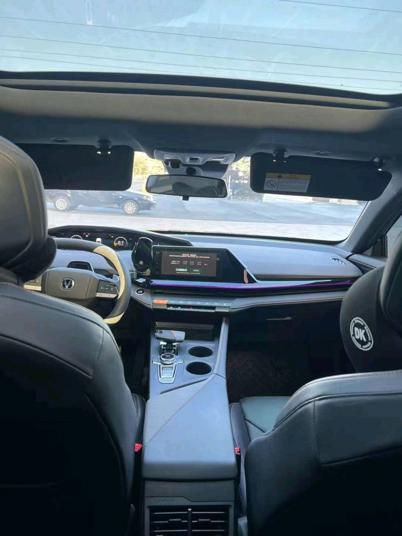 东营23年长安汽车UNI-V8