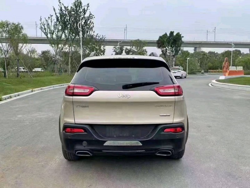 台州16年Jeep自由光4