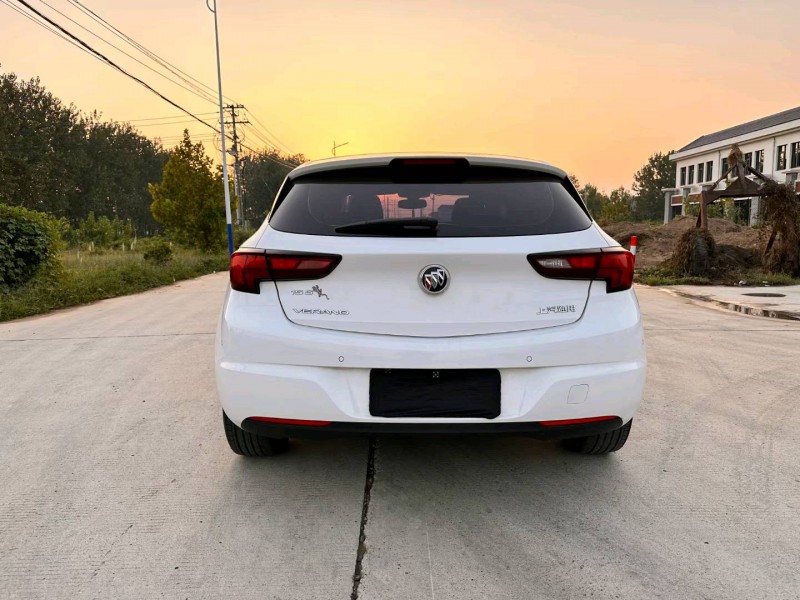 徐州17年别克威朗9