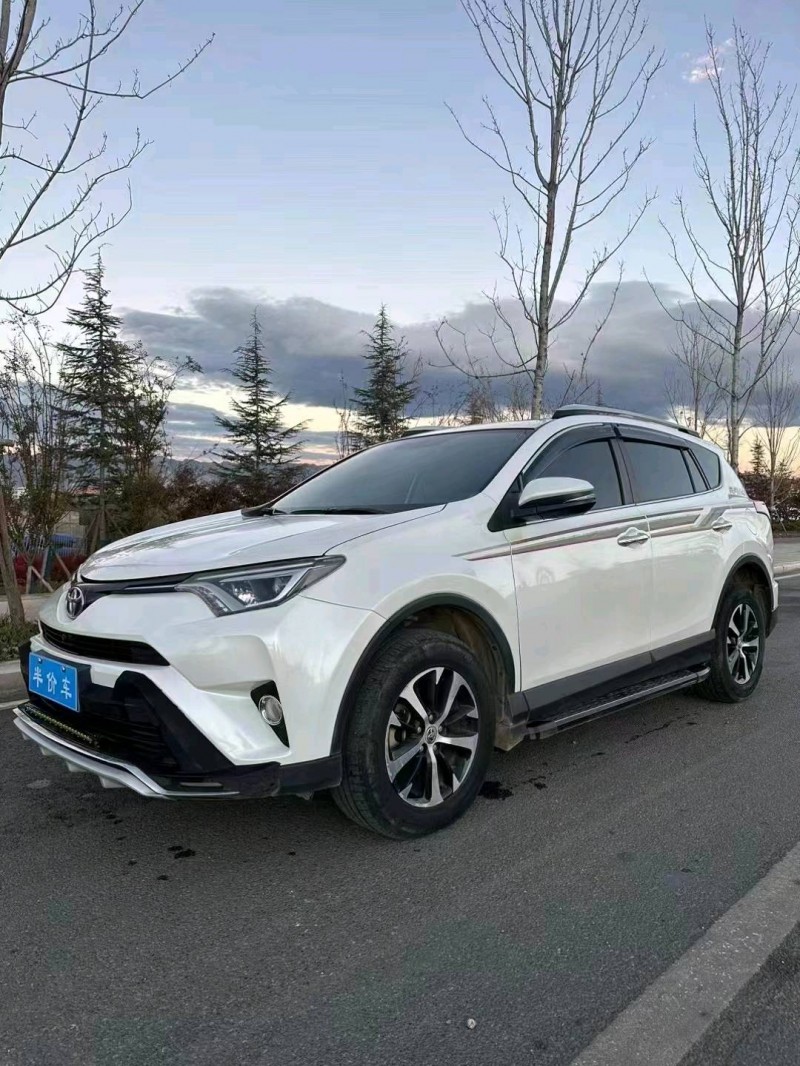 东营17年丰田RAV42