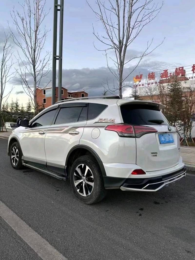 东营17年丰田RAV43